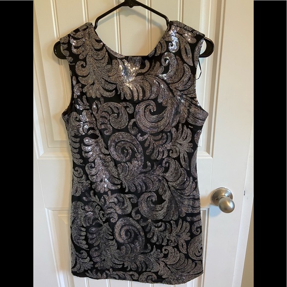 Le Chateau Dress - Picture 1 of 3